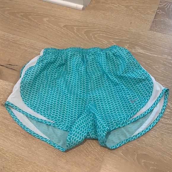 Women’s Nike running shorts - Picture 1 of 3